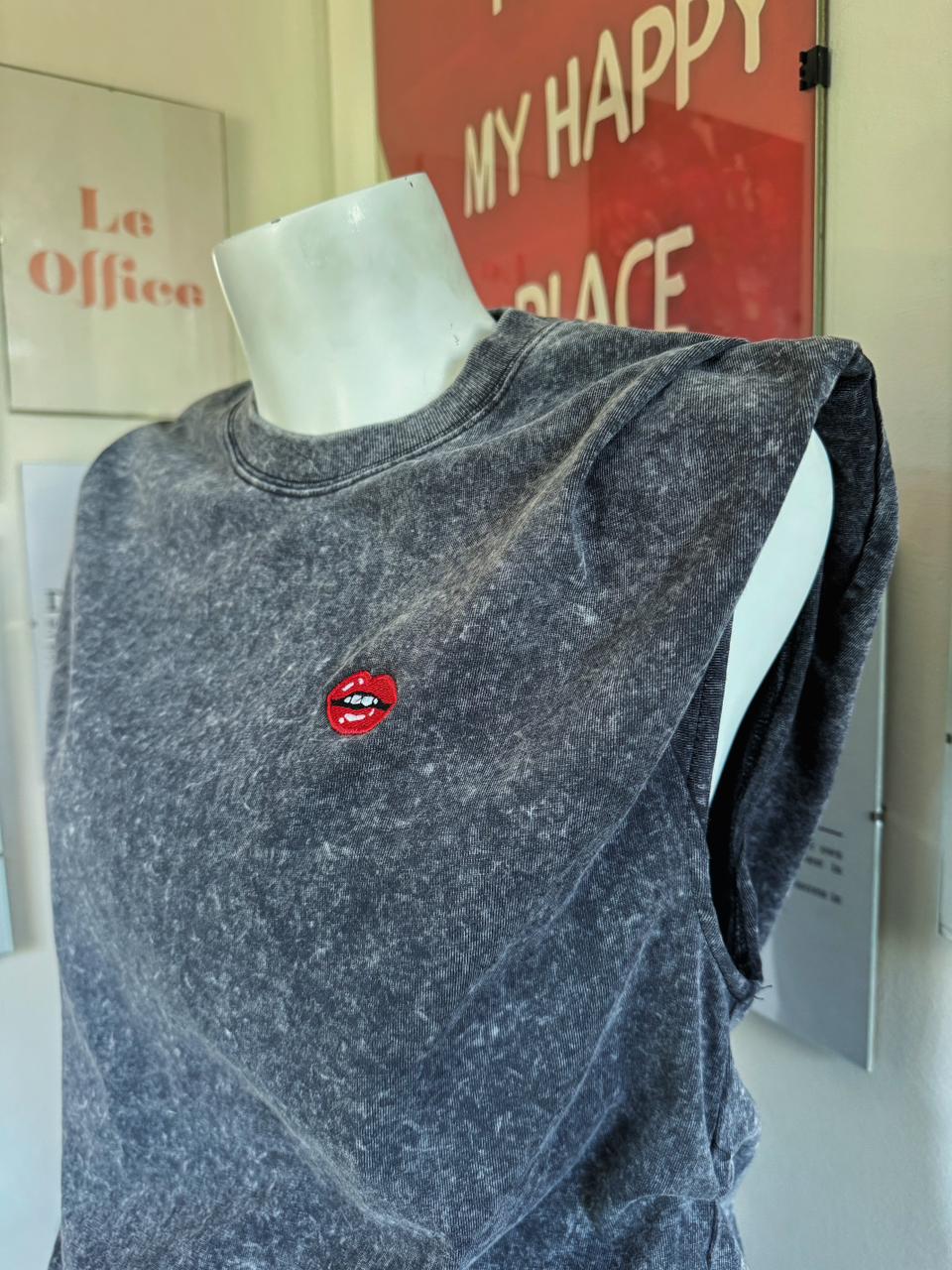 stone wash tee with embroidered lips